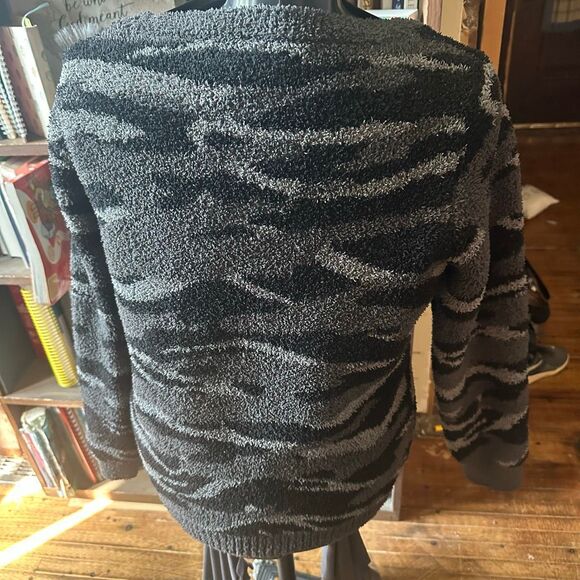 Barefoot Dream Cozychic gray camo M plush luxe pullover sweater - Picture 3 of 4